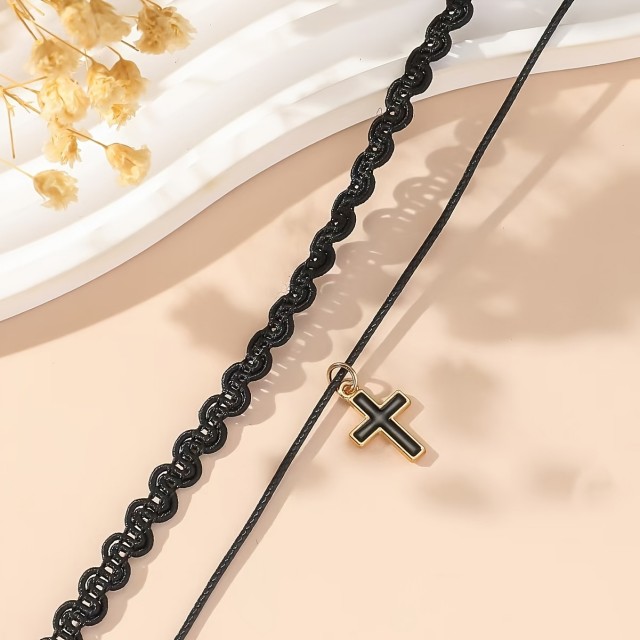 Črna ogrlica choker z obeskom križa