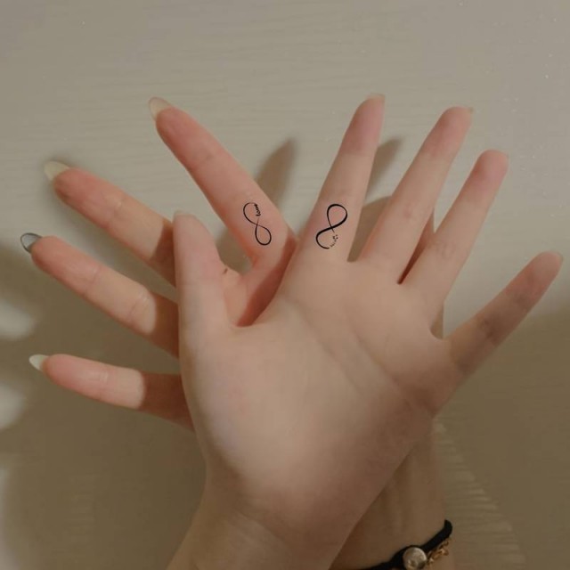 Komplet 4 tatu nalepk z Infinity znaki