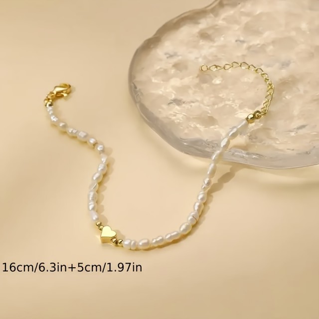 Elegantna zapestnica s perlicami in zlatim srcem