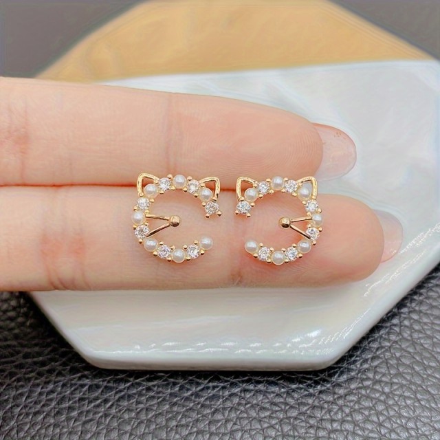 Prikupni uhani v obliki mačje glave