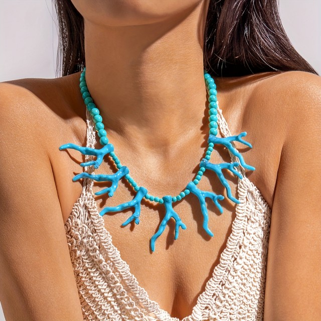 Čudovita ogrlica v modri barvi s koralami 