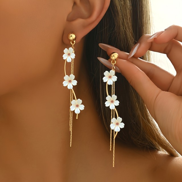 Daljši elegnatni uhani z rožicami