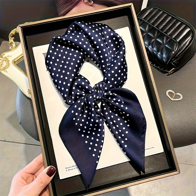 Temno modra ruta z manjšimi pikicami