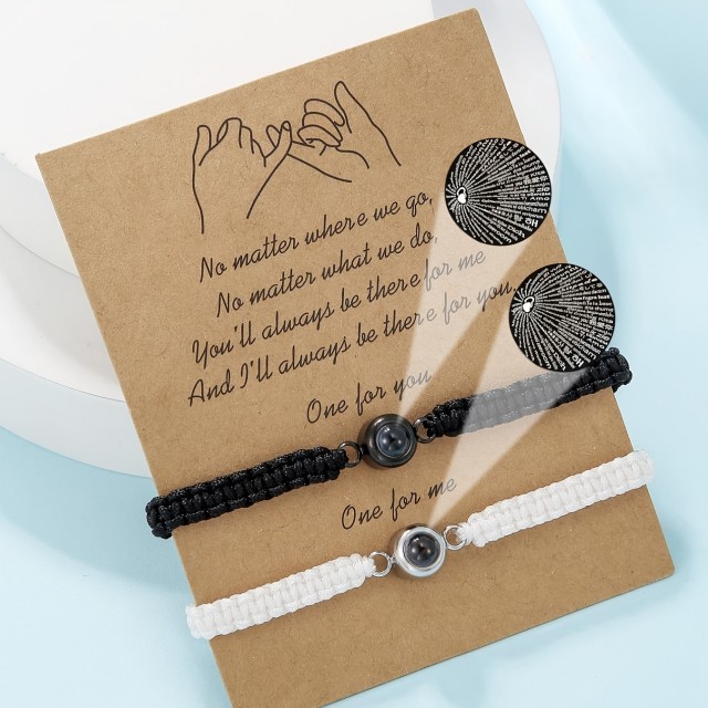 Komplet dveh zapestnic s projekcijo