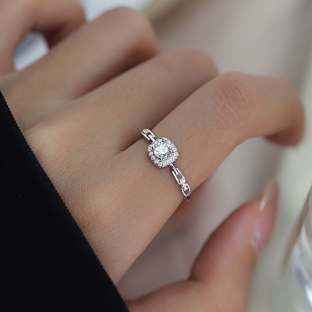 Ženski nastavljiv prstan s cirkonom