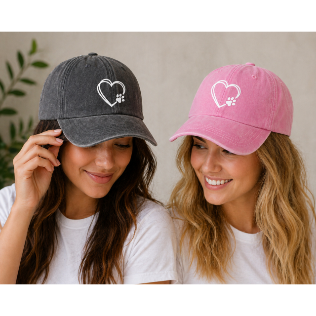 Prisrčna kapa s šiltom s tačko in srcem 2 barvi