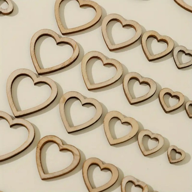 Komplet 100 srčkov za dekoracijo