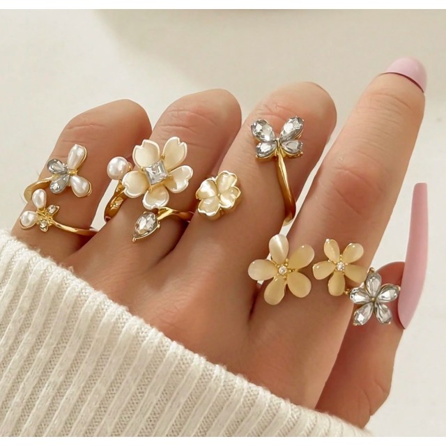 4 delni set prstanov z bež rožicami 