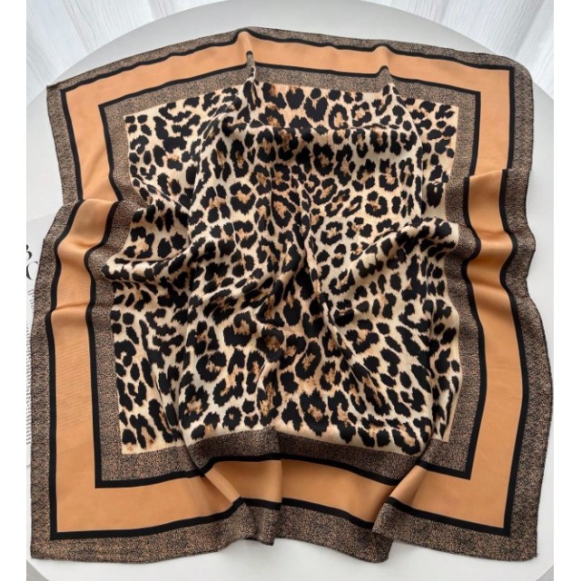 Prelepa elegantna rutka z leopardjim potiskom