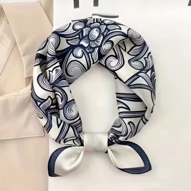 Elegantna ženska kvadratna ruta s temno modrim potiskom 