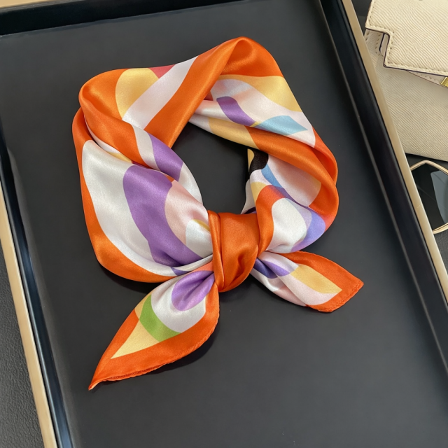 Elegantna kvadratna ruta v oranžni barvi