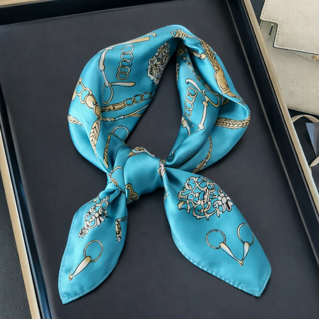  Elegantna kvadratna ruta v turkizno modri barvi