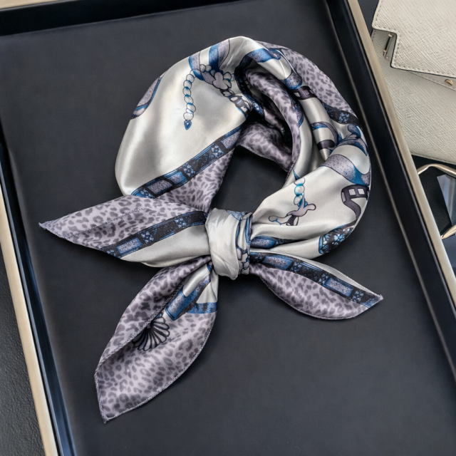 Elegantna kvadratna rutka z retro potiskom