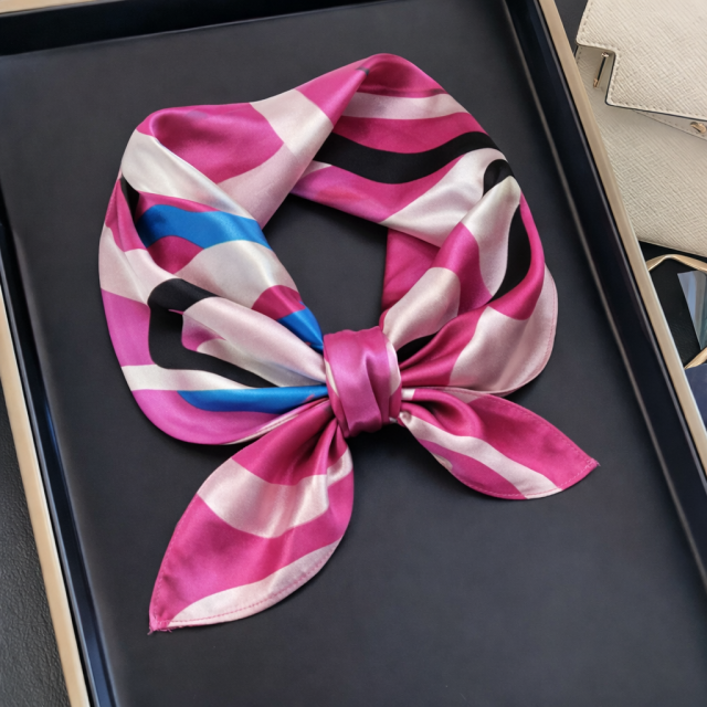 Elegantna kvadratna ruta s pink potiskom