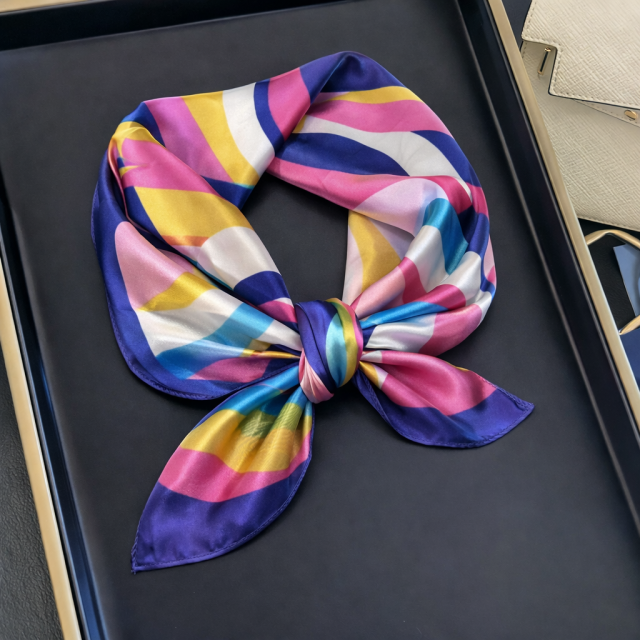 Elegantna kvadratna ruta s geometrijskim potiskom