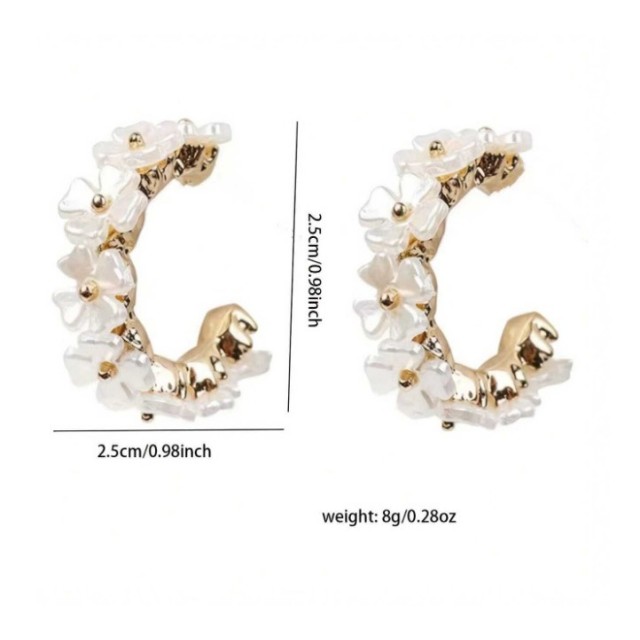 Elegantni okrogli uhani z rožicami