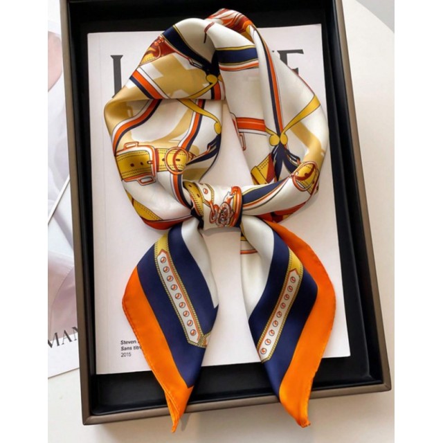 Elegantna ruta z verižnim motivom v oranžno-modri kombinaciji