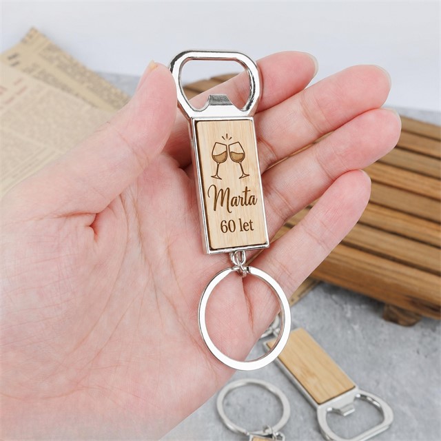 Personaliziran obesek za ključe in odpirač