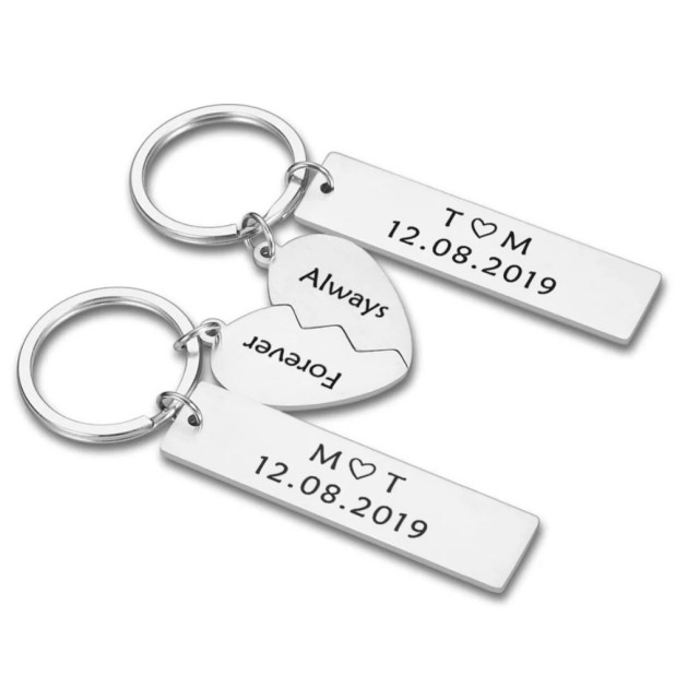 Komplet dveh personaliziranih obeskov za ključe s srcem