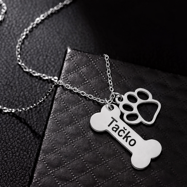 Personalizirana ogrlica s kostjo in tačko ter osebno gravuro