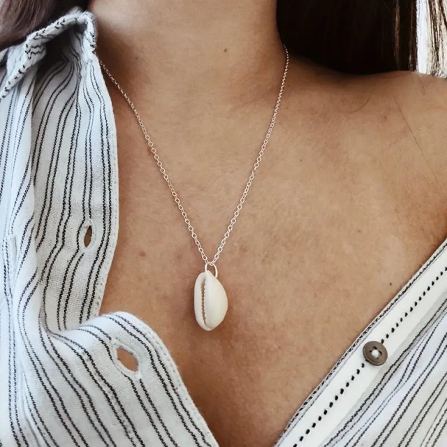 Preprosta poletna verižico z eno školjko 