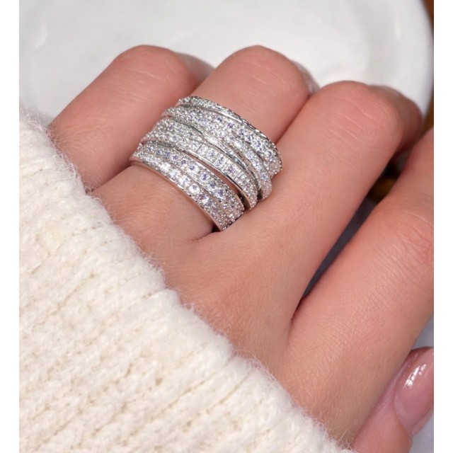 Elegantni večplastni prstan z bleščicami - nastavljiv 