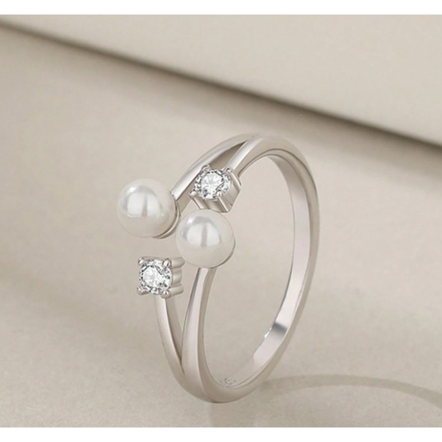 Čudovit nastavljiv prstan s perlico 
