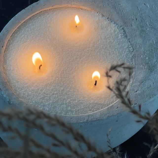 Bel voščeni pesek za sveče brez taljenja