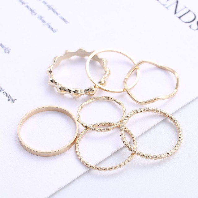 Komplet 7 prstanov v srebrni barvi 