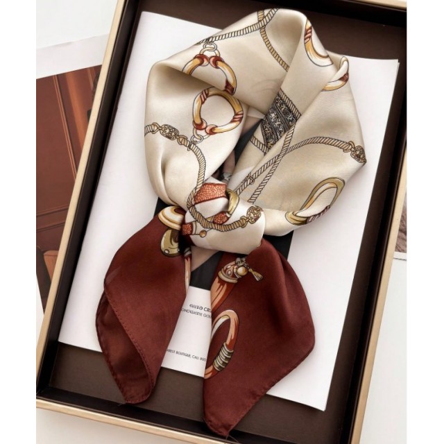 Elegantna ruta z verižnim potiskom v rjavi barvi 