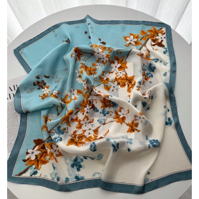 Elegantna rutka v modri barvi s cvetličnim potiskom 