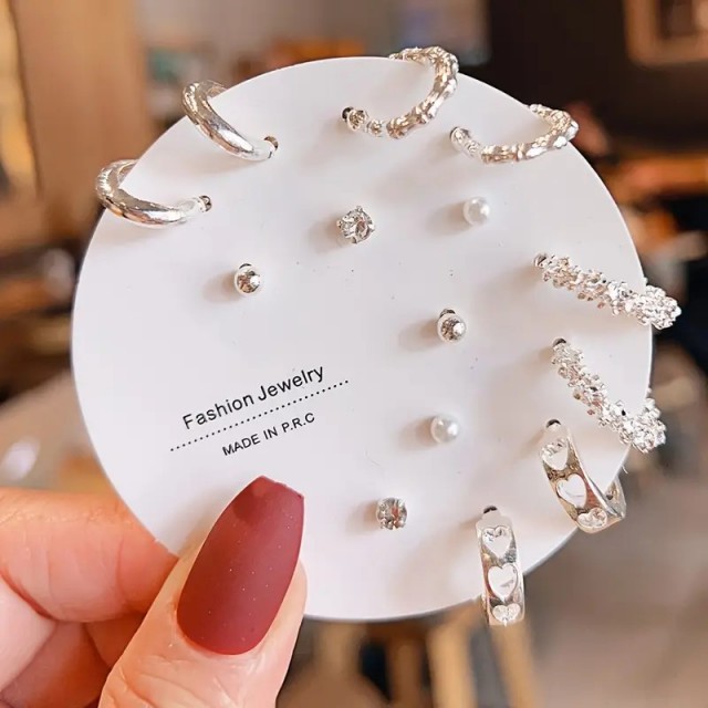 7 delni komplet vtičnih uhanov v srebrni barvi