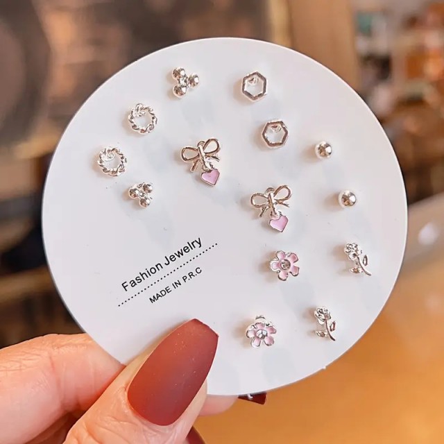 7 delni komplet uhanov vtičnih s pentljico in tulipani