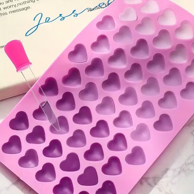 Silikonski model s 55 srci in kapalko za sveče mila torte