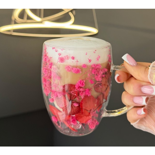 Termo kozarec s cvetjem v notranjosti – roza in rdeči cvetovi gipsofila in hortenzija, 300 ml