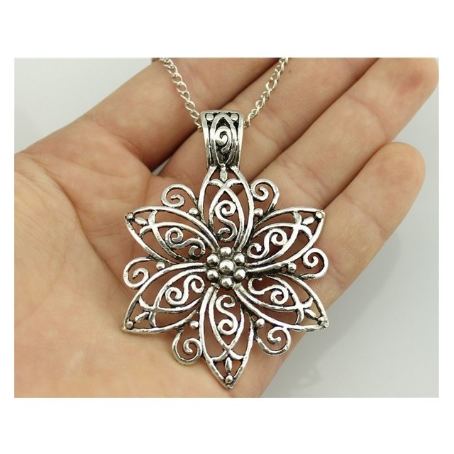 Verižica srebrna cvetlica