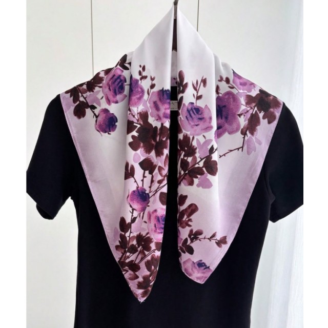 Elegantna ženska ruta z vijola cvetličnim potiskom