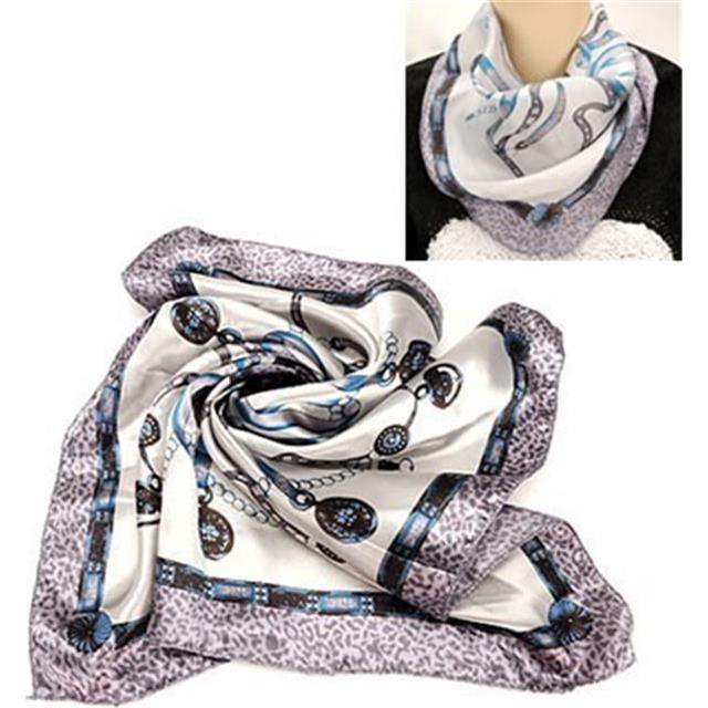 Elegantna kvadratna rutka z retro potiskom