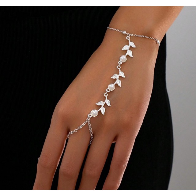 Zapestnica s prstanom in biseri