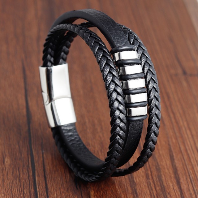 Moška pletena večplastna zapestnica s kovinskimi detajli 