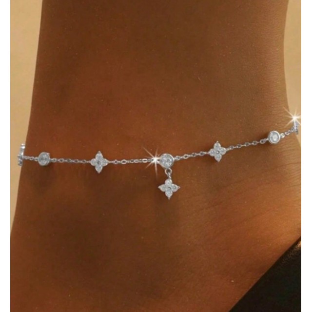 Elegantna zapestnica za nogo – srebrni kristalni detajli