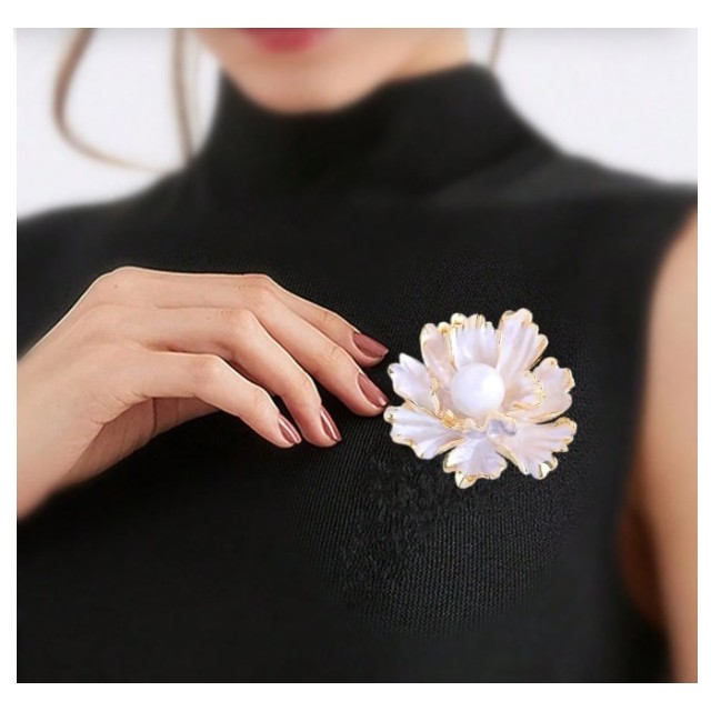 Elegantna ženska broška s 3D rožo