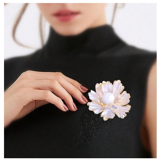 Elegantna ženska broška s 3D rožo