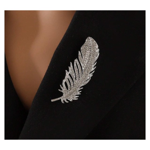 Elegantna broška v obliki peresca 