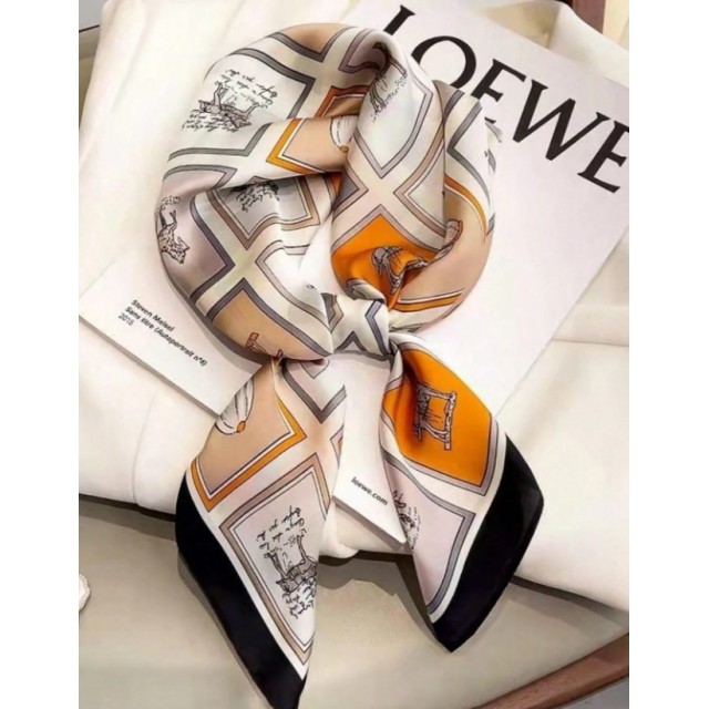 Elegantna kvadratna ruta z motivom konjev