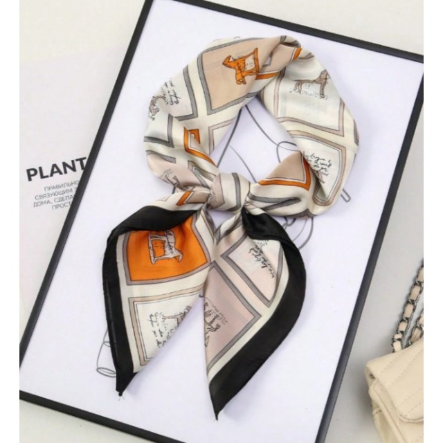 Elegantna kvadratna ruta z motivom konjev