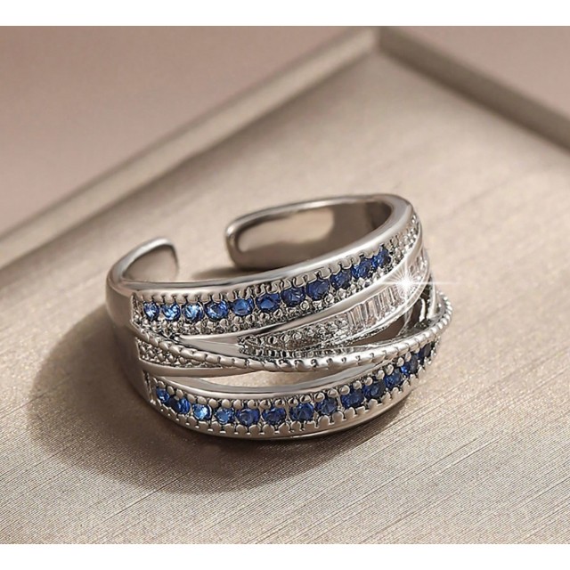 Moder večplastni prstan s cirkoni 