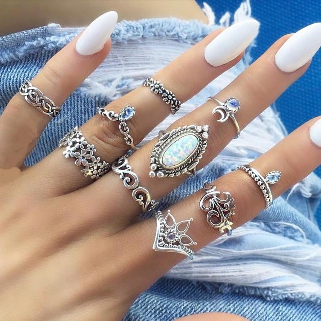 10 delni set prstanov s kamenčki, srebrne barve