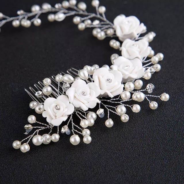 Poročna lasnica z rožicami bela 