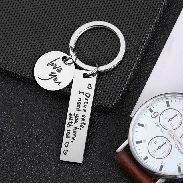 Obesek za ključe DRIVE SAFE, I LOVE YOU 2 barvi 